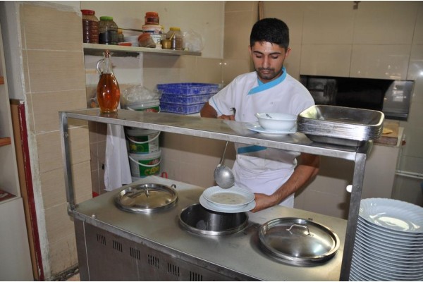 DÜRÜMCÜ BABA'DAN SICAK ÇORBA SERVİSİ