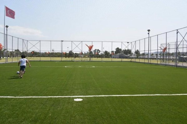 ALİAĞA’YA SEKİZ YENİ HALI SAHA