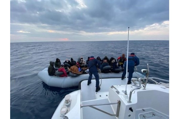 157 DÜZENSİZ GÖÇMEN KURTARILDI