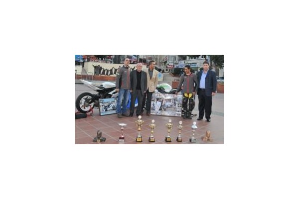 MOTORSİKLET PİST YARIŞI TAKIMI’NDAN TYRE BURN-AUT SHOW