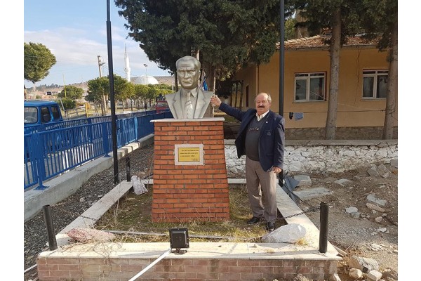 HACIÖMERLİ’YE YENİ ATATÜRK BÜSTÜ