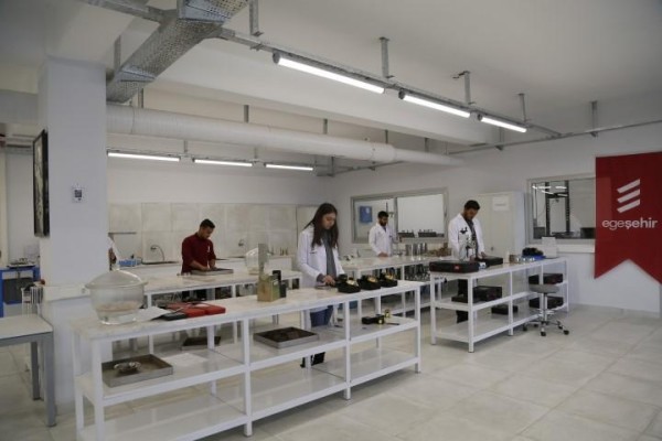 EGEŞEHİR LABORATUVARI’NA TSE ONAYI