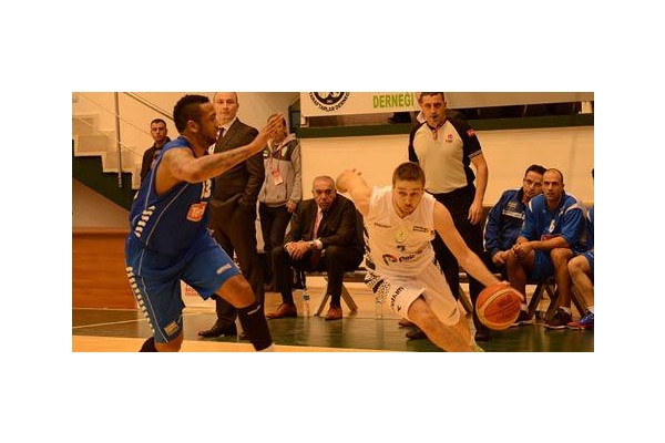 ALİAĞA PETKİM LİGE TUTUNDU