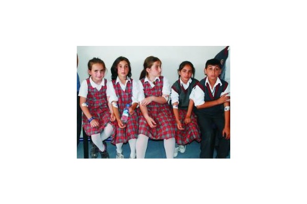 Süt içen 8 öğrenci hastaneye kaldırıldı