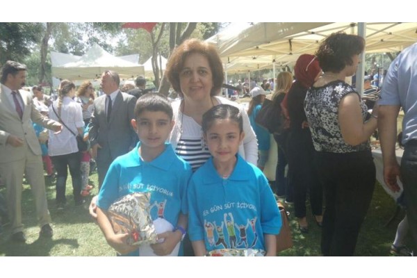 KÜÇÜK RESSAMLAR ÖDÜLLENDİRİLDİ