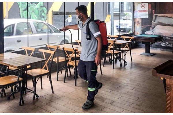 BELEDİYE İŞLETMELERİ DEZENFEKTE EDİYOR