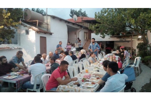 CHP’Lİ GENÇLER İFTAR SOFRALARINA KONUK OLUYOR