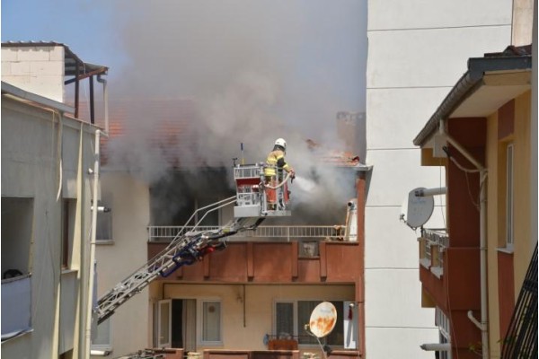 ALİAĞA’DA EV YANGINI