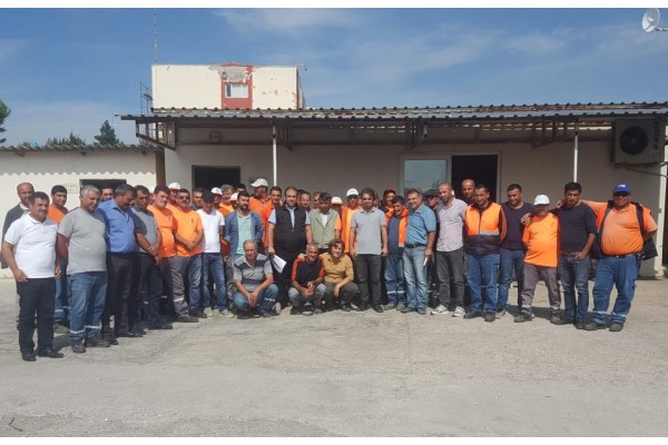 BELEDİYE İŞÇİLERİ YARIM GÜN İŞ BIRAKTI