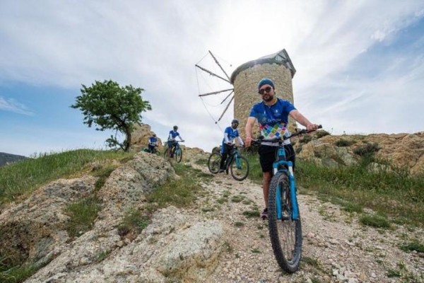 Avrupalı bisikletçiler İzmir’e geliyor