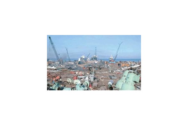 Aliağa 211 gemiyi piyasadan çekti