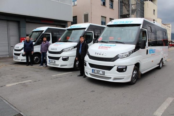 İZTAŞIT FİLOSUNA ÜÇ MİNİBÜS KATTI