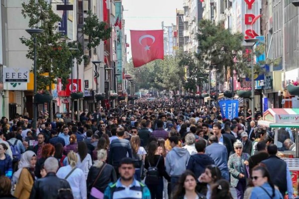 İZMİR'DE NÜFUS 31 BİN 95 KİŞİ ARTTI