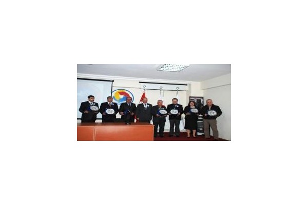 Vergi Dairesi’nden 12 mükellefe plaket