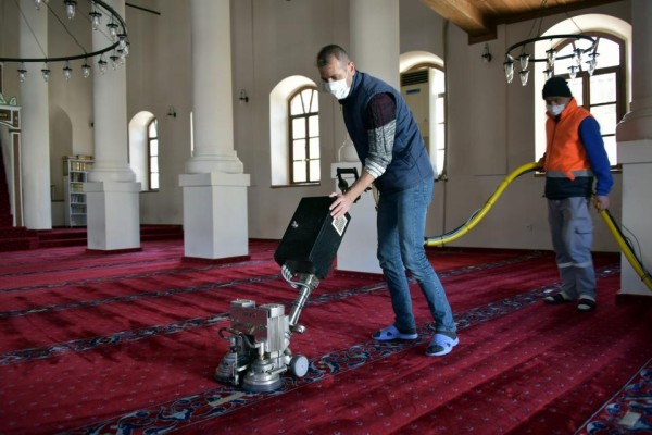 İBADETHANELERDE TEMİZLİK ÇALIŞMALARI SÜRÜYOR