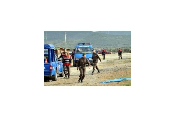 Jandarmadan kaçtı müdüre yakalandı