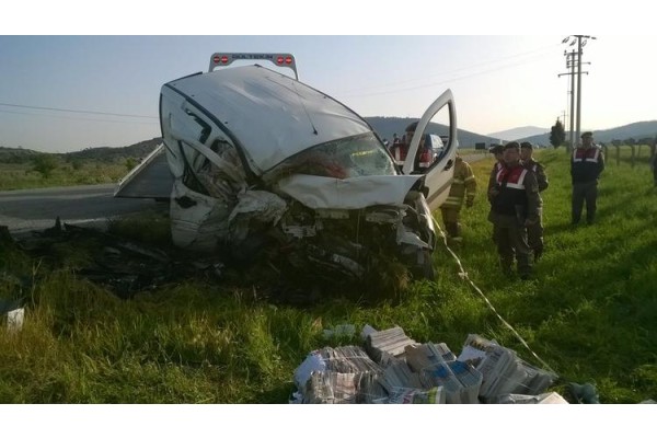 ESKİ FOÇA YOLUNDA KAZA: 1 ÖLÜ, 1 YARALI