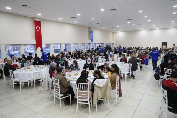 TOPLU İFTAR GELENEĞİ YENİ MAHALLE’DE YAŞATILIYOR