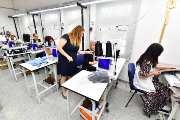 Kadınlar “Altın İğne” ile iş hayatına adım atıyor