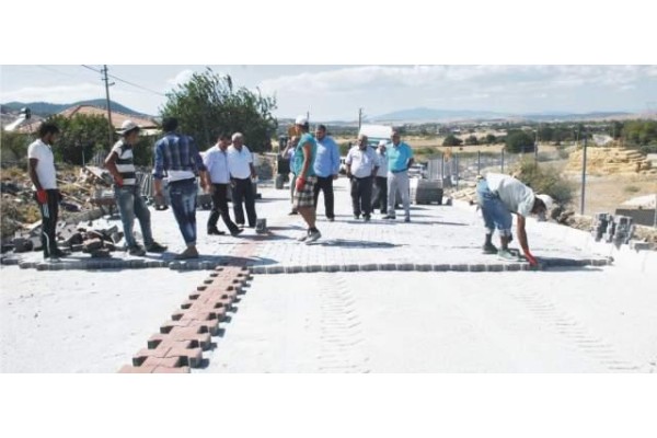 KÖYLERE HİZMET GÖTÜRÜYORLAR