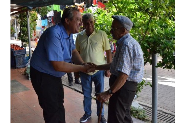 DİKİLİ’DE BAYRAM COŞKUSU SOKAKLARA YANSIDI