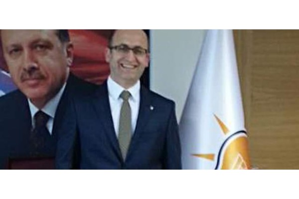 AK PARTİ’DE İLÇE BAŞKANI YAŞAR AKBULUT