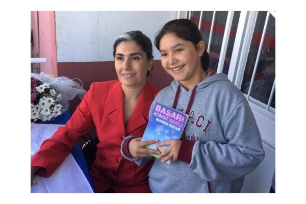 HELVACI’DA ÖĞRENCİLER YAZARLARLA BULUŞUYOR