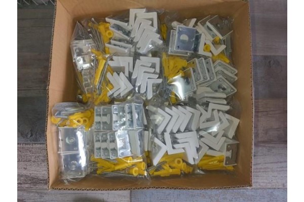 DUYARLI ESNAFTAN VATANDAŞA ÜCRETSİZ DEPREM KİTİ