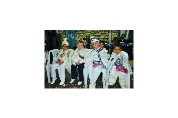 ALİAĞA’DA TOPLU SÜNNET ŞÖLENİ