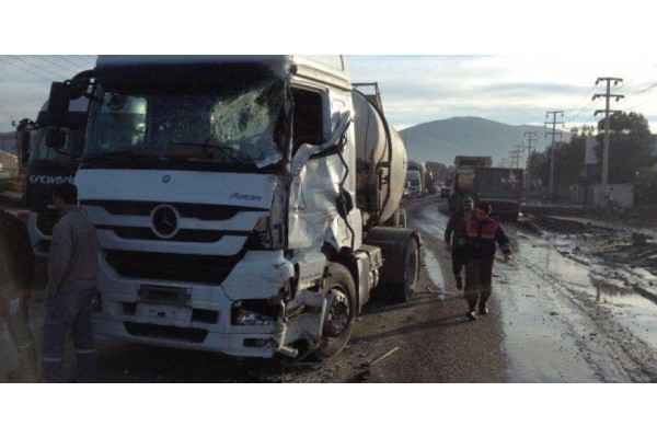 KAMYONLA TANKER ÇARPIŞTI: 1 YARALI