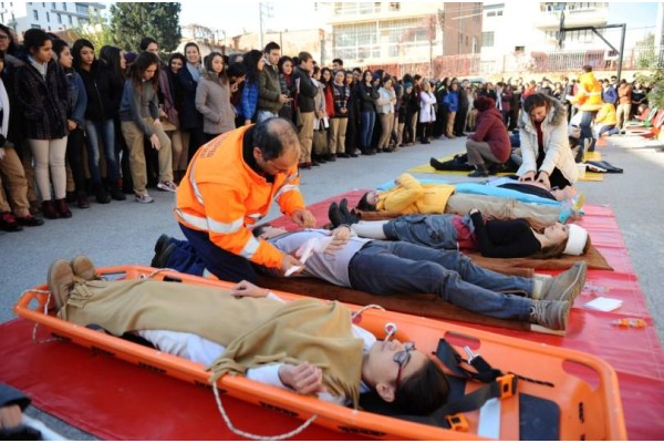 KARŞIYAKA’NIN OKULLARINDA YANGIN TATBİKATI