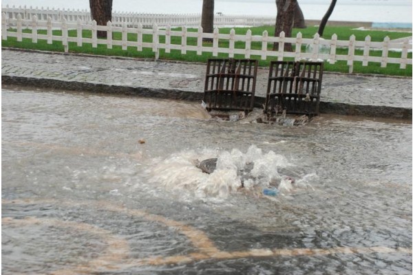 ALİAĞA YAĞMURA TESLİM