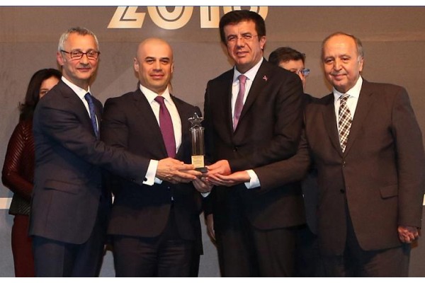 EGE İHRACATÇI BİRLİKLERİ’NDEN PETKİM’E ÇİFTE ÖDÜL