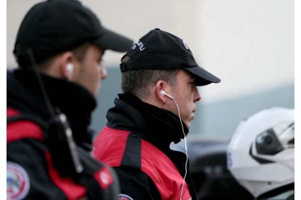 İZMİR EMNİYETİ'NDE "KULAKLIK" DÖNEMİ