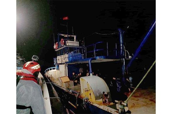 BALIKÇI TEKNESİNDE 168 GÖÇMEN YAKALANDI