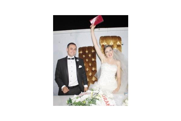 ONLAR ERDİ  MURADINA...