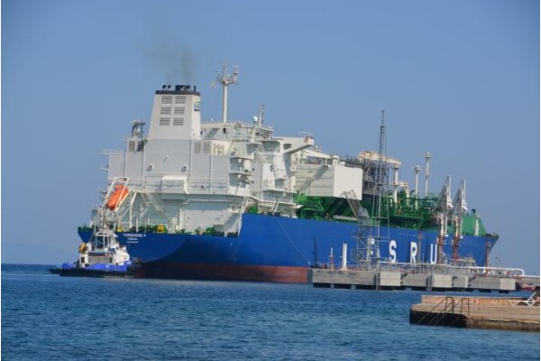 YENİ YÜZER DOĞALGAZ TERMİNALİ ALİAĞA’YA DEMİR ATTI