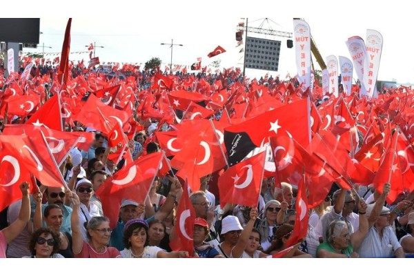 DURMAZ, “İZMİR DEMOKRASİYE SAHİP ÇIKTI”