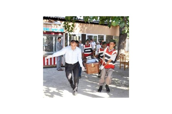 Aliağa'da erkek cesedi bulundu.