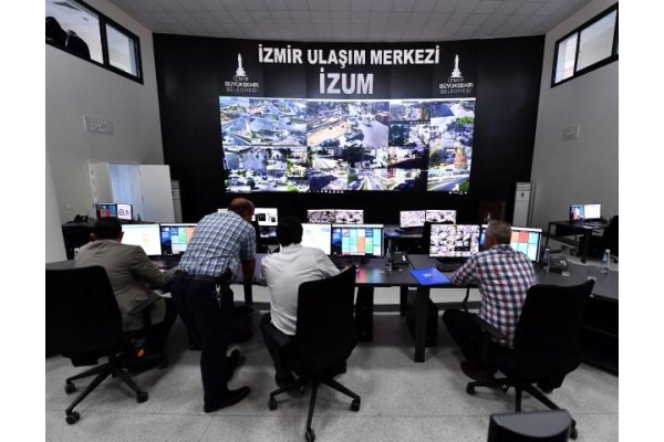 İZMİR TRAFİĞİNDE "AKILLI" DÖNEM BAŞLADI