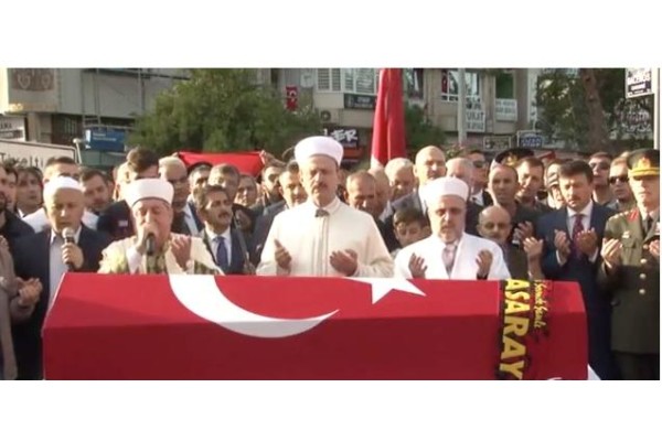 BERGAMA ŞEHİDİNİ UĞURLADI