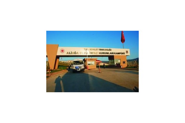 CEZAEVİNE ÖVGÜLER!