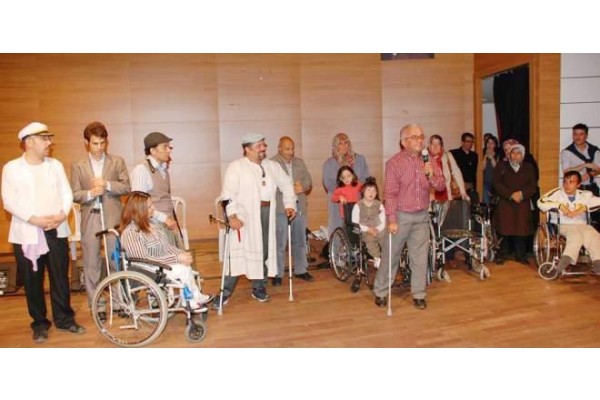 SAHNEDE ENGEL TANIMIYORLAR