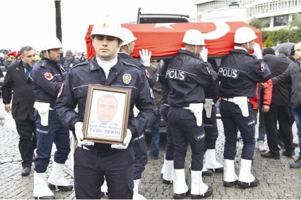 İZMİR ŞEHİDİNİ UĞURLADI