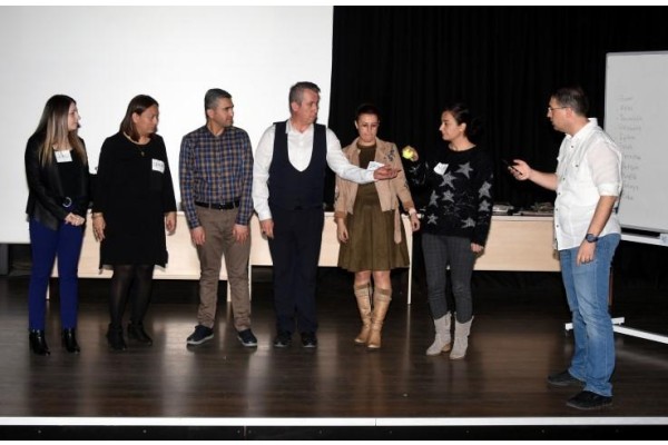 YÖNETİCİLERE İLETİŞİM VE LİDERLİK EĞİTİMİ