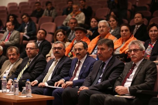 DEÜ’NÜN TARİH SEMPOZYUMU’NDA ÖZKURT’A TEŞEKKÜR