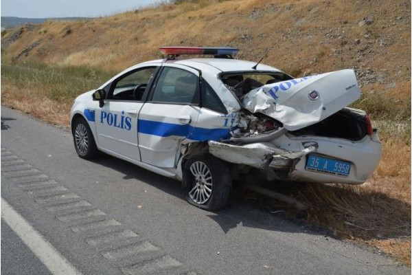 KAZAYA GİDEN TRAFİK EKİBİ KAZA GEÇİRDİ: 2 YARALI