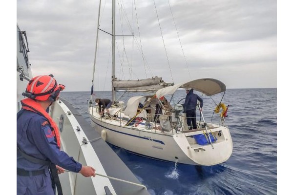 196 DÜZENSİZ GÖÇMEN KURTARILDI