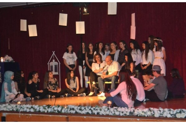 LİSELİ ÖĞRENCİLERDEN ŞİİR GECESİ
