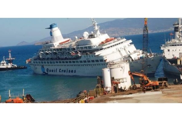 ‘Aşk Gemisi’, söküm için Aliağa’ya geldi